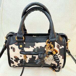 NWT STEVE MADDEN BGOMEZ CROSSBODY SATCHEL BAG W HEART DOG CHARM KEYRING